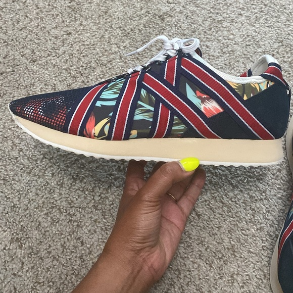 Stylish shoes! - Picture 9 of 9